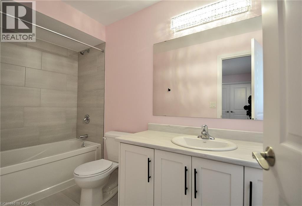21 Gourlay Farm Lane, Ayr, ON - Indoor Photo Showing Bathroom