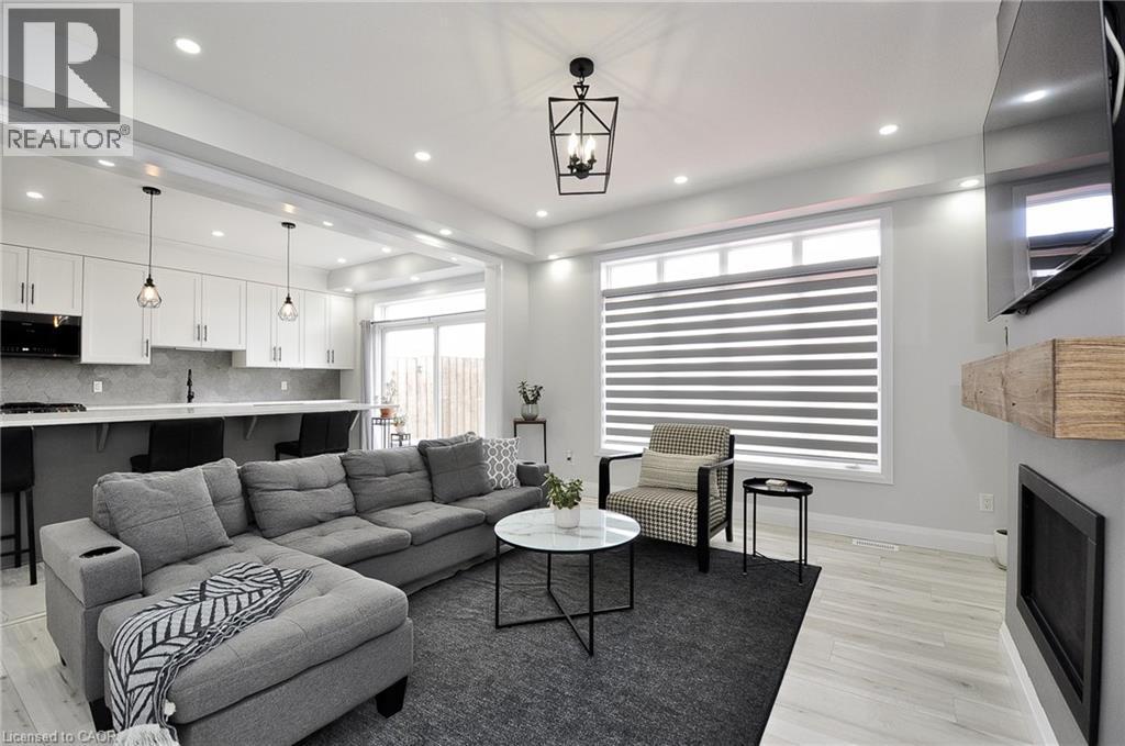 21 Gourlay Farm Lane, Ayr, ON - Indoor Photo Showing Living Room