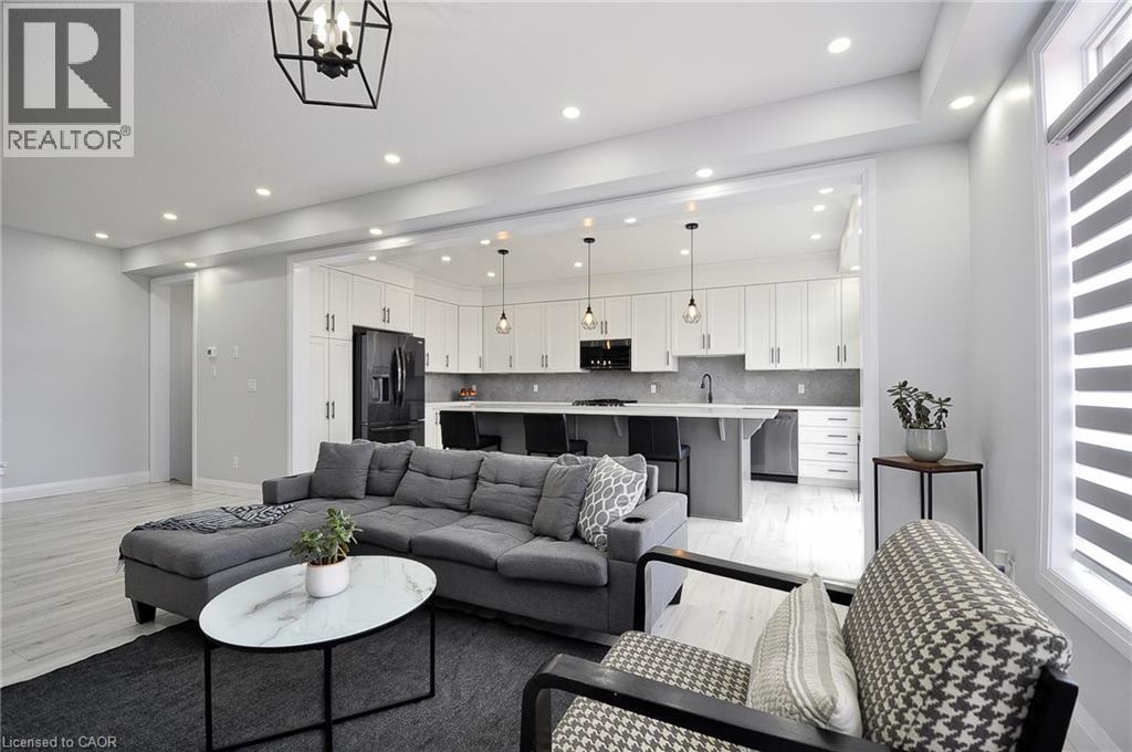 21 Gourlay Farm Lane, Ayr, ON - Indoor Photo Showing Living Room
