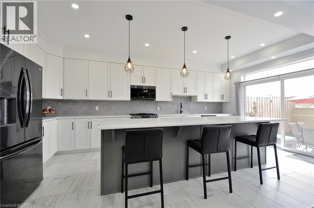 21 Gourlay Farm Lane, Ayr, ON - Indoor Photo Showing Kitchen With Upgraded Kitchen