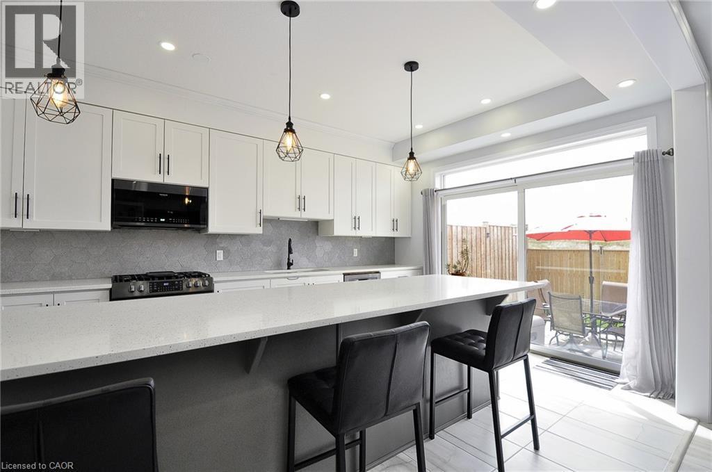 21 Gourlay Farm Lane, Ayr, ON - Indoor Photo Showing Kitchen With Upgraded Kitchen