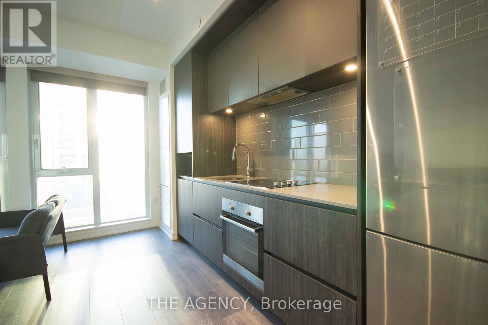 1702 - 225 Sumach Street, Toronto, ON - Indoor Photo Showing Kitchen