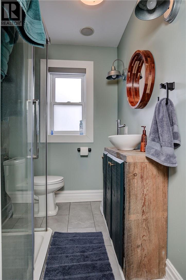 274 Douglas Street, Sudbury, ON - Indoor Photo Showing Bathroom