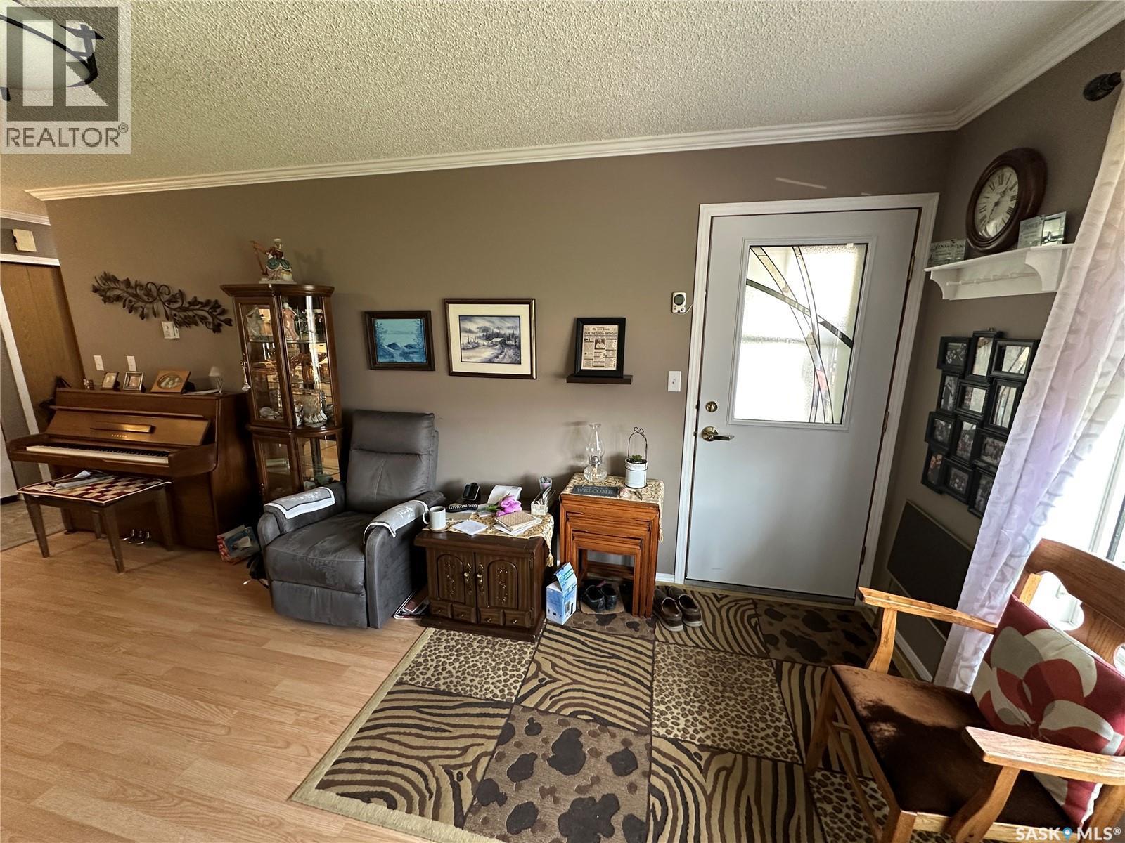 12 5004 5Th Street, Rosthern, SK - Indoor