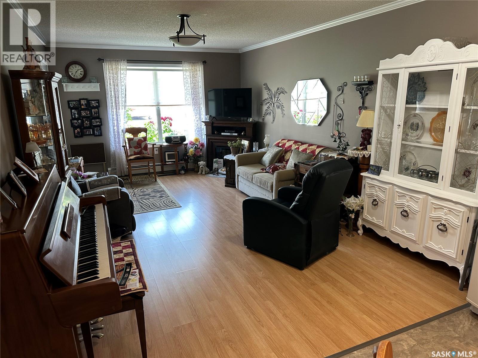 12 5004 5Th Street, Rosthern, SK - Indoor Photo Showing Living Room
