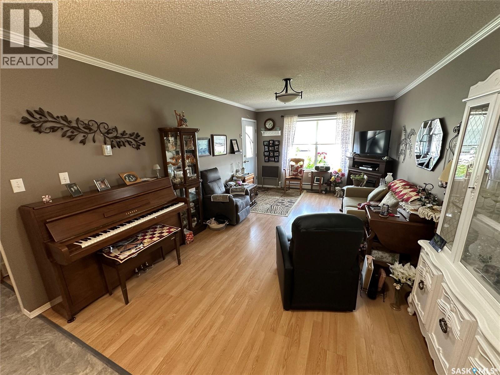 12 5004 5Th Street, Rosthern, SK - Indoor Photo Showing Living Room