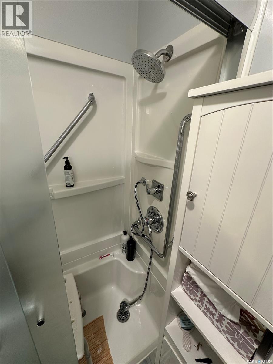 12 5004 5Th Street, Rosthern, SK - Indoor