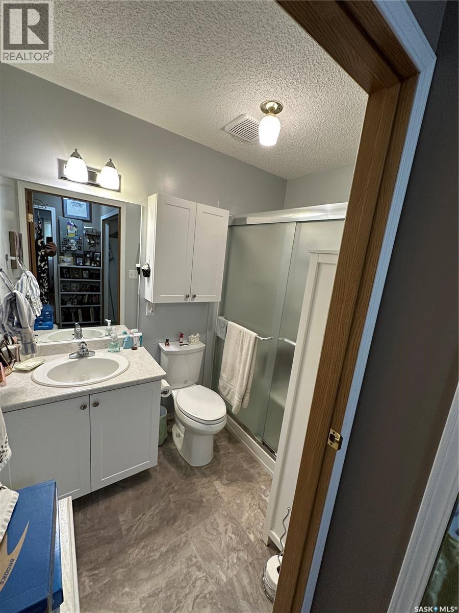 12 5004 5Th Street, Rosthern, SK - Indoor Photo Showing Bathroom