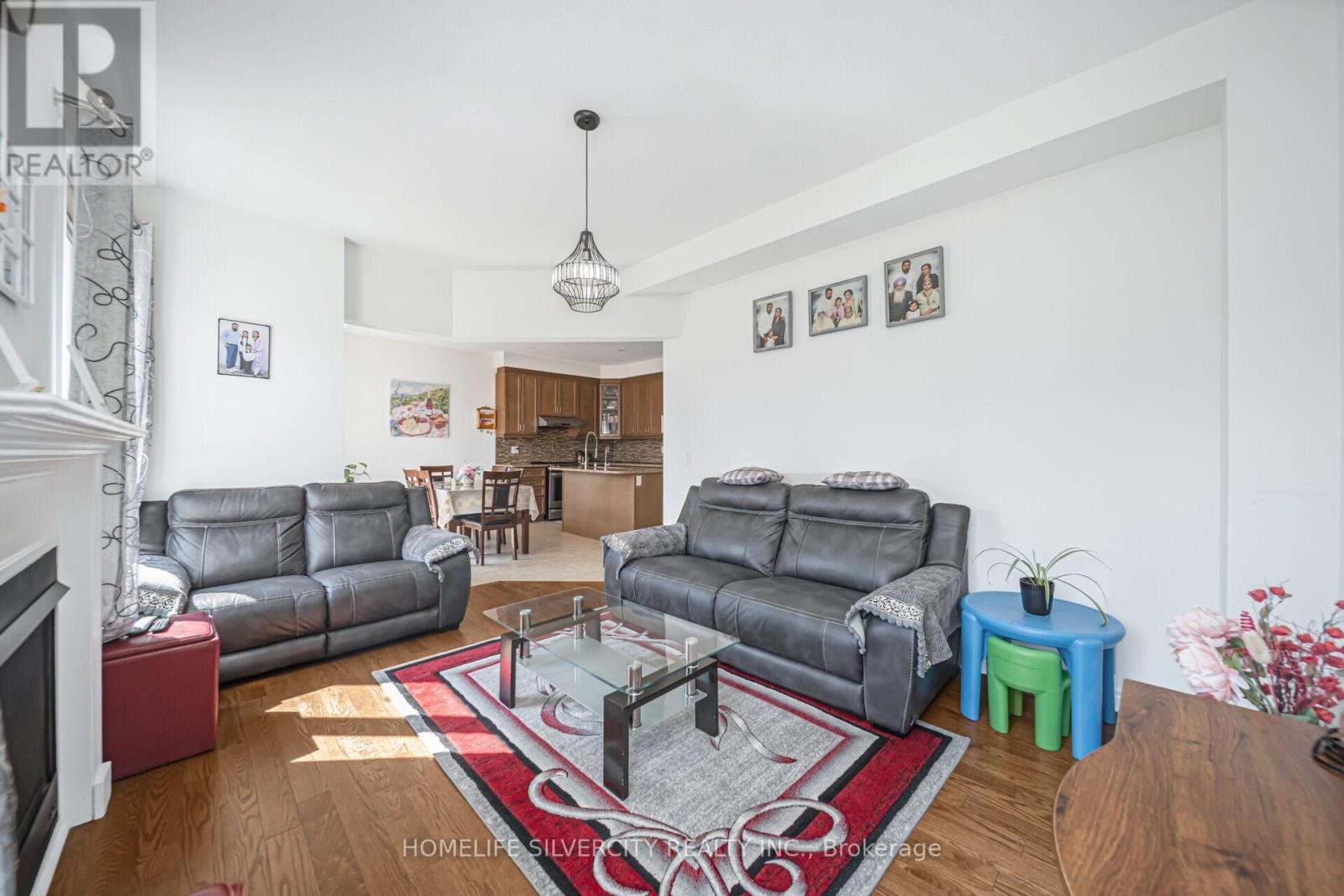 366 Porter Drive, Woodstock, ON - Indoor Photo Showing Living Room