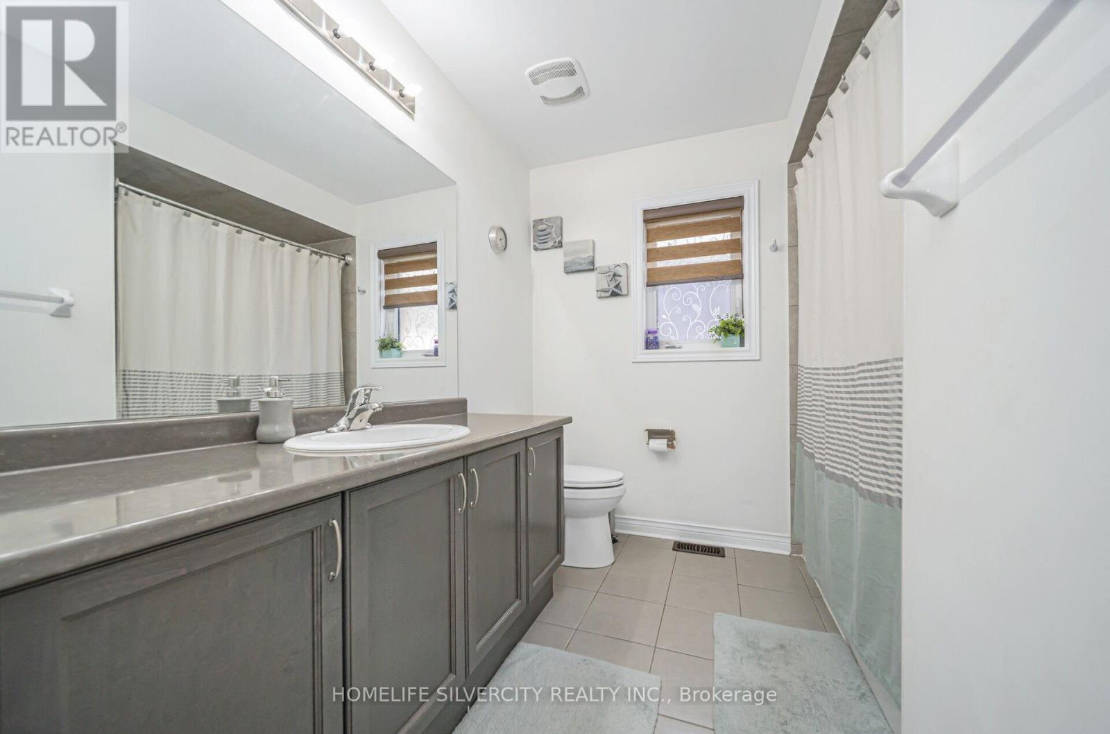 366 Porter Drive, Woodstock, ON - Indoor Photo Showing Bathroom