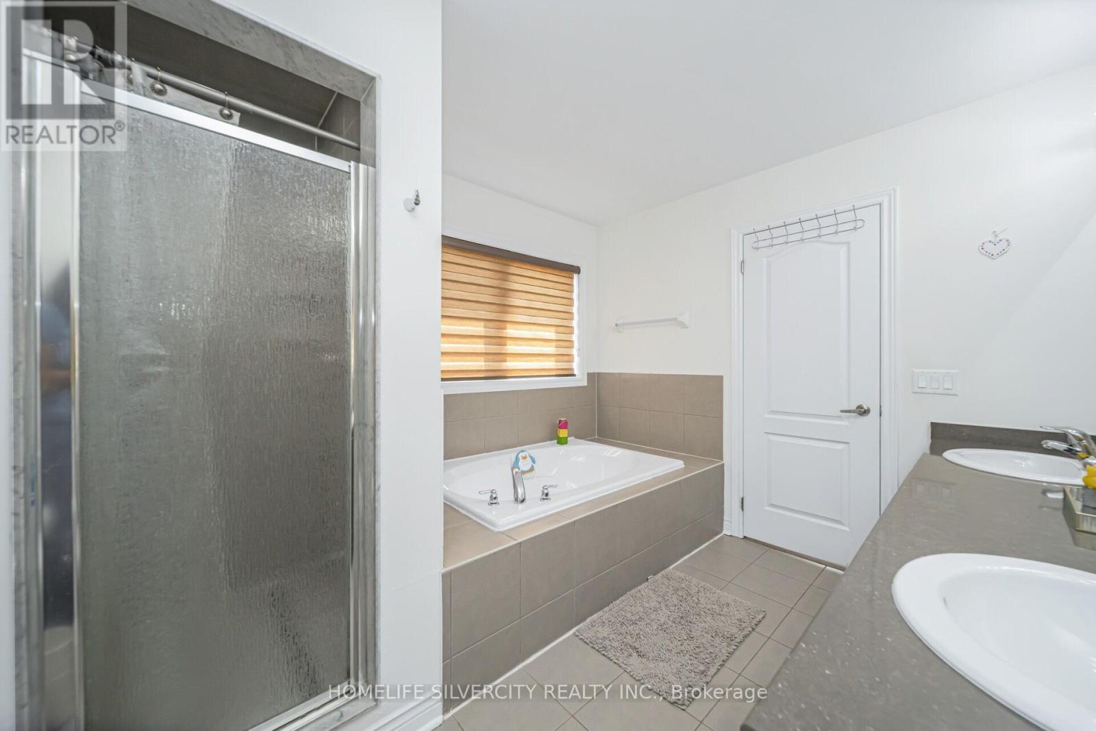 366 Porter Drive, Woodstock, ON - Indoor Photo Showing Bathroom