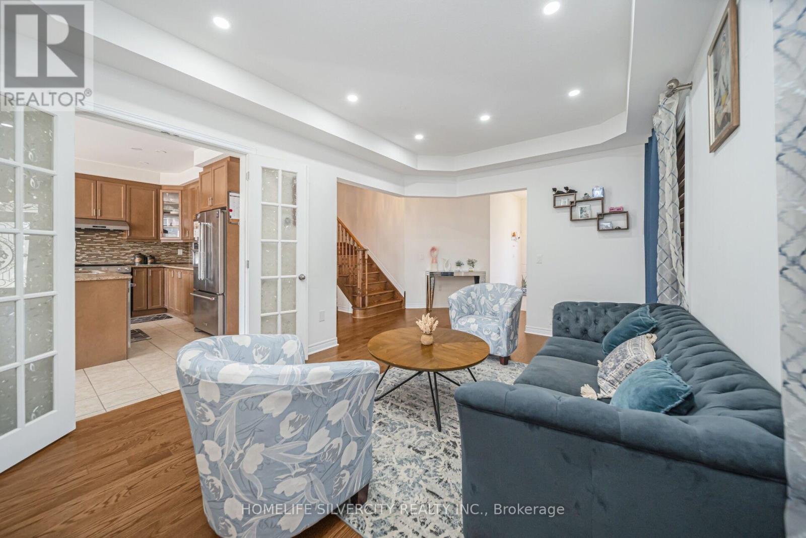 366 Porter Drive, Woodstock, ON - Indoor Photo Showing Living Room