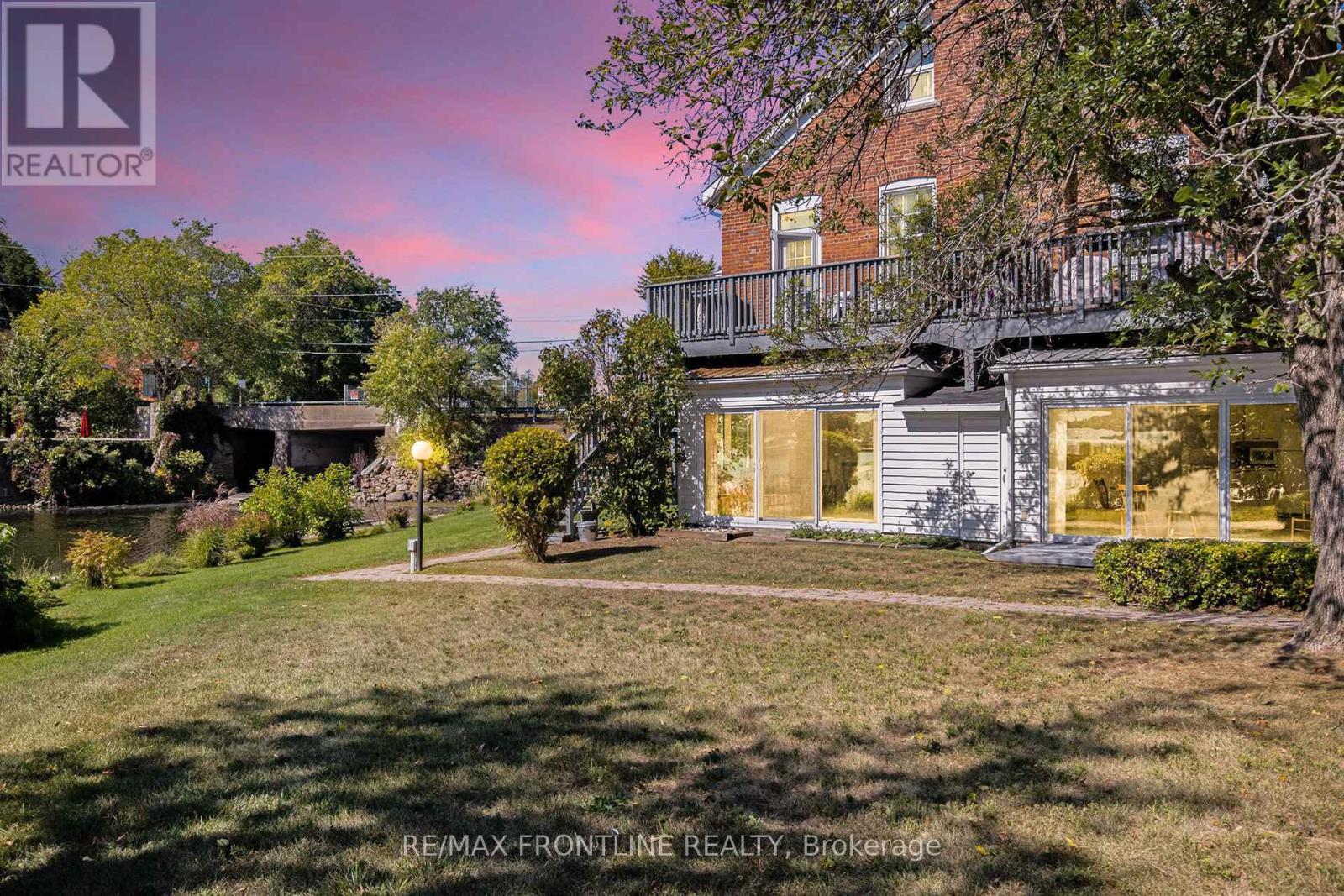 1 - 19 Main Street, Westport, ON - Outdoor