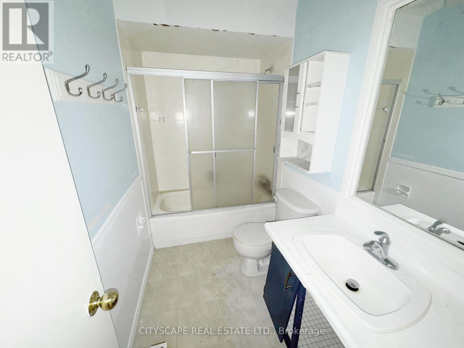 4pc Main Bathroom - 2368 Gareth Road, Mississauga, ON - Indoor Photo Showing Bathroom