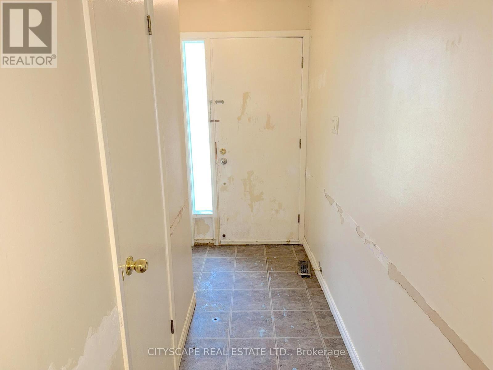 Foyer - 2368 Gareth Road, Mississauga, ON - Indoor Photo Showing Other Room