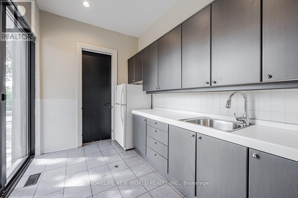 5 Abrams Place, Toronto, ON - Indoor Photo Showing Kitchen