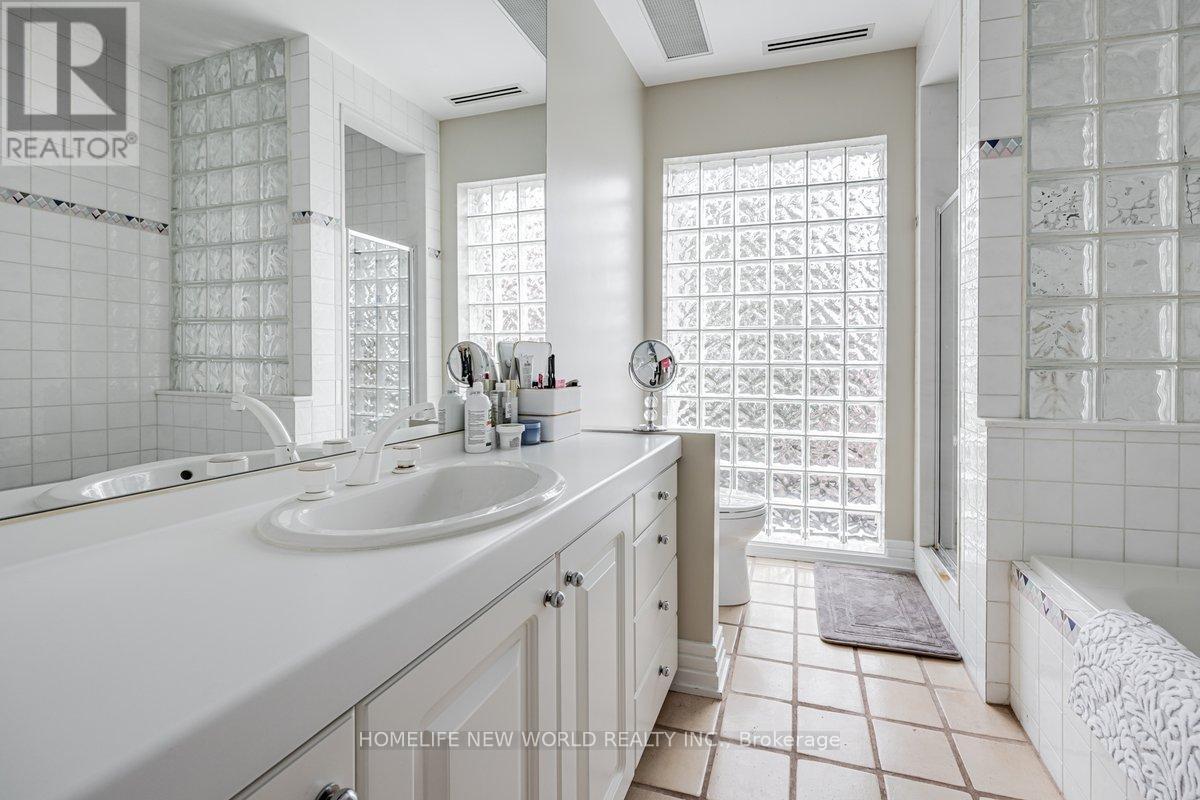 5 Abrams Place, Toronto, ON - Indoor Photo Showing Bathroom