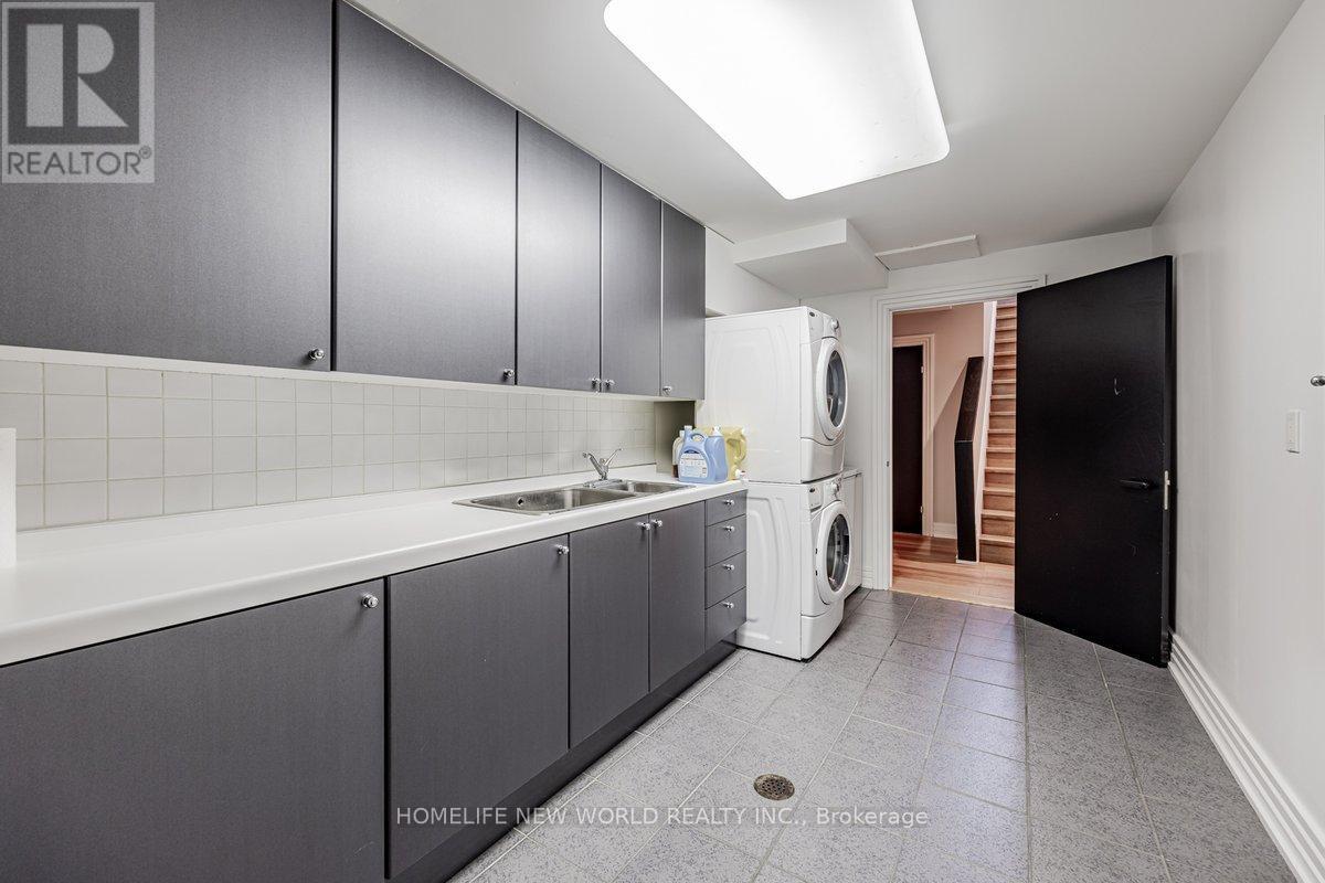 5 Abrams Place, Toronto, ON - Indoor Photo Showing Laundry Room
