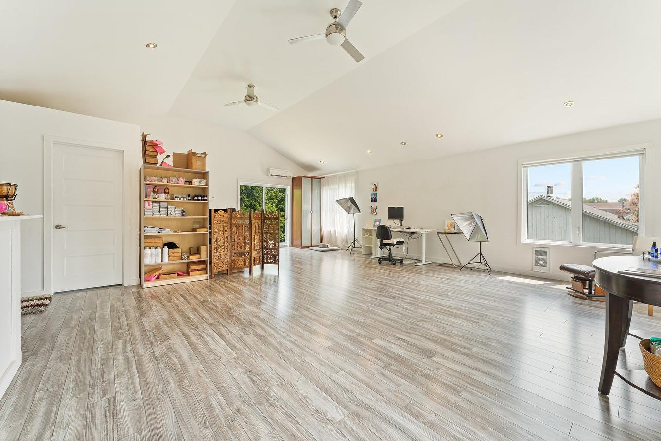 Bureau - 35 Rue Bergeron E., Granby, QC - Indoor