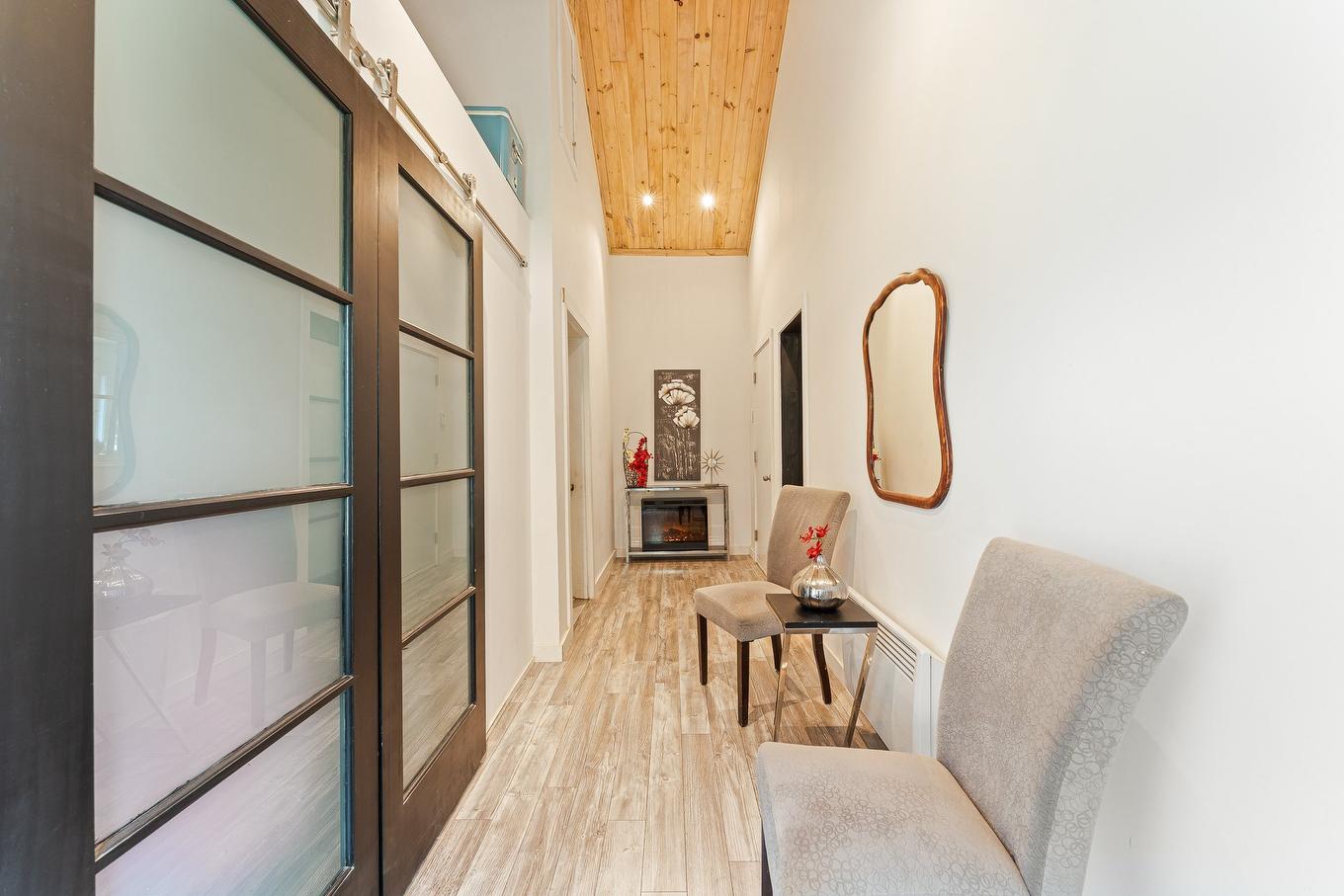 Hall d'entrée/Vestibule - 35 Rue Bergeron E., Granby, QC - Indoor Photo Showing Other Room