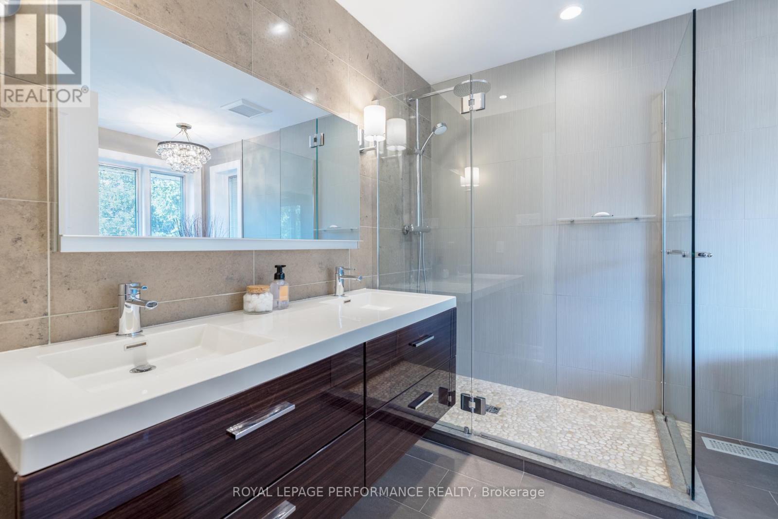 55 Delong Drive, Ottawa, ON - Indoor Photo Showing Bathroom