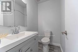 145 Chestnut Street N, Cambridge, ON - Indoor Photo Showing Bathroom