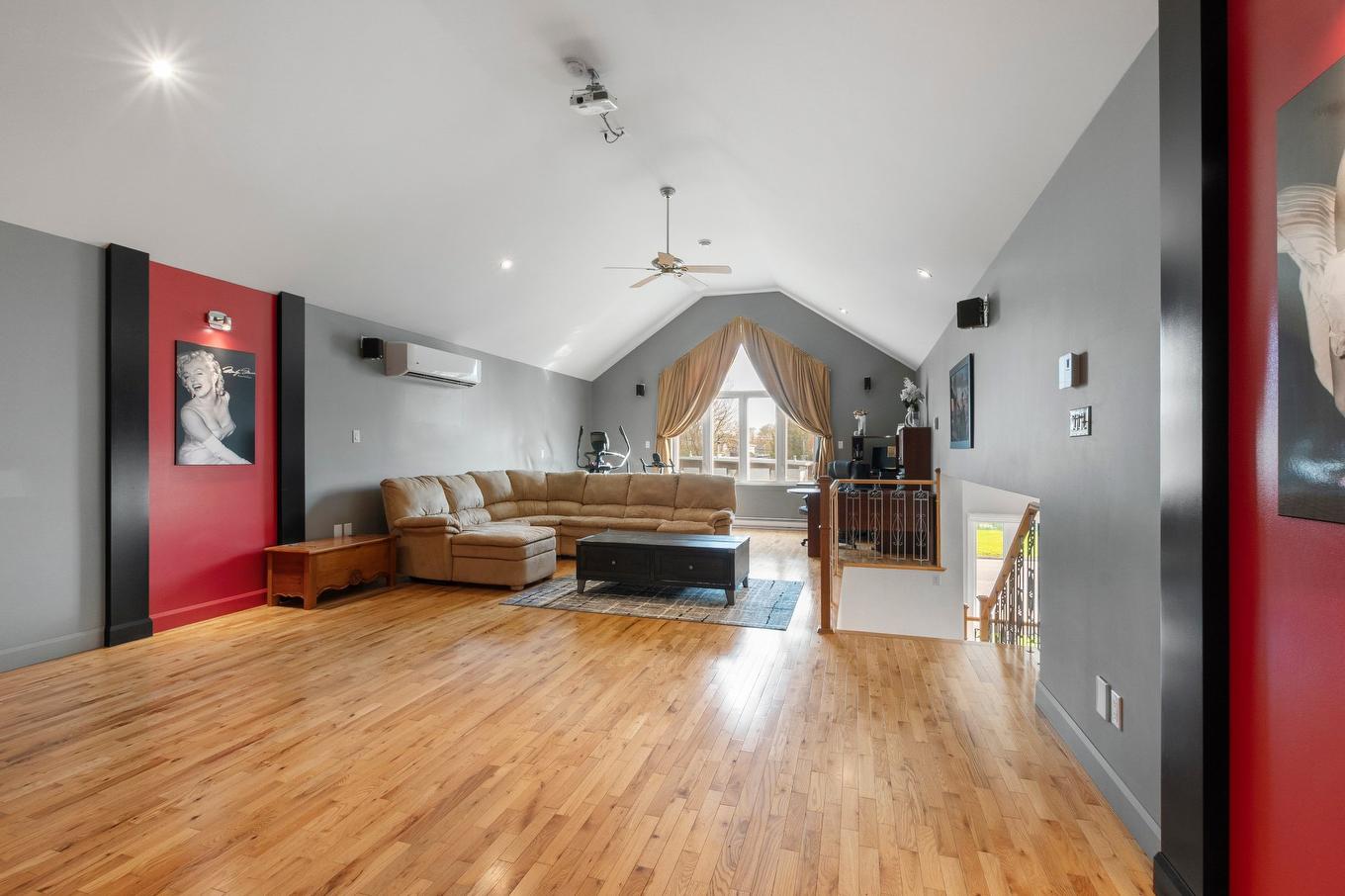 Salon - 13382 Rue St-Michel, Mirabel, QC - Indoor Photo Showing Living Room