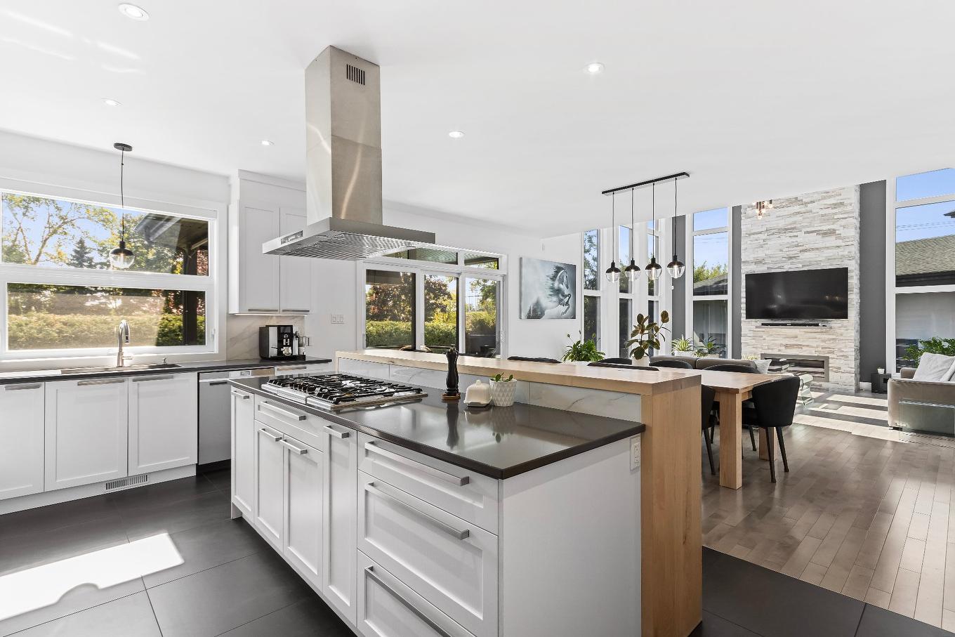 Cuisine - 43 Rue Molière, Saint-Jean-Sur-Richelieu, QC - Indoor Photo Showing Kitchen With Upgraded Kitchen