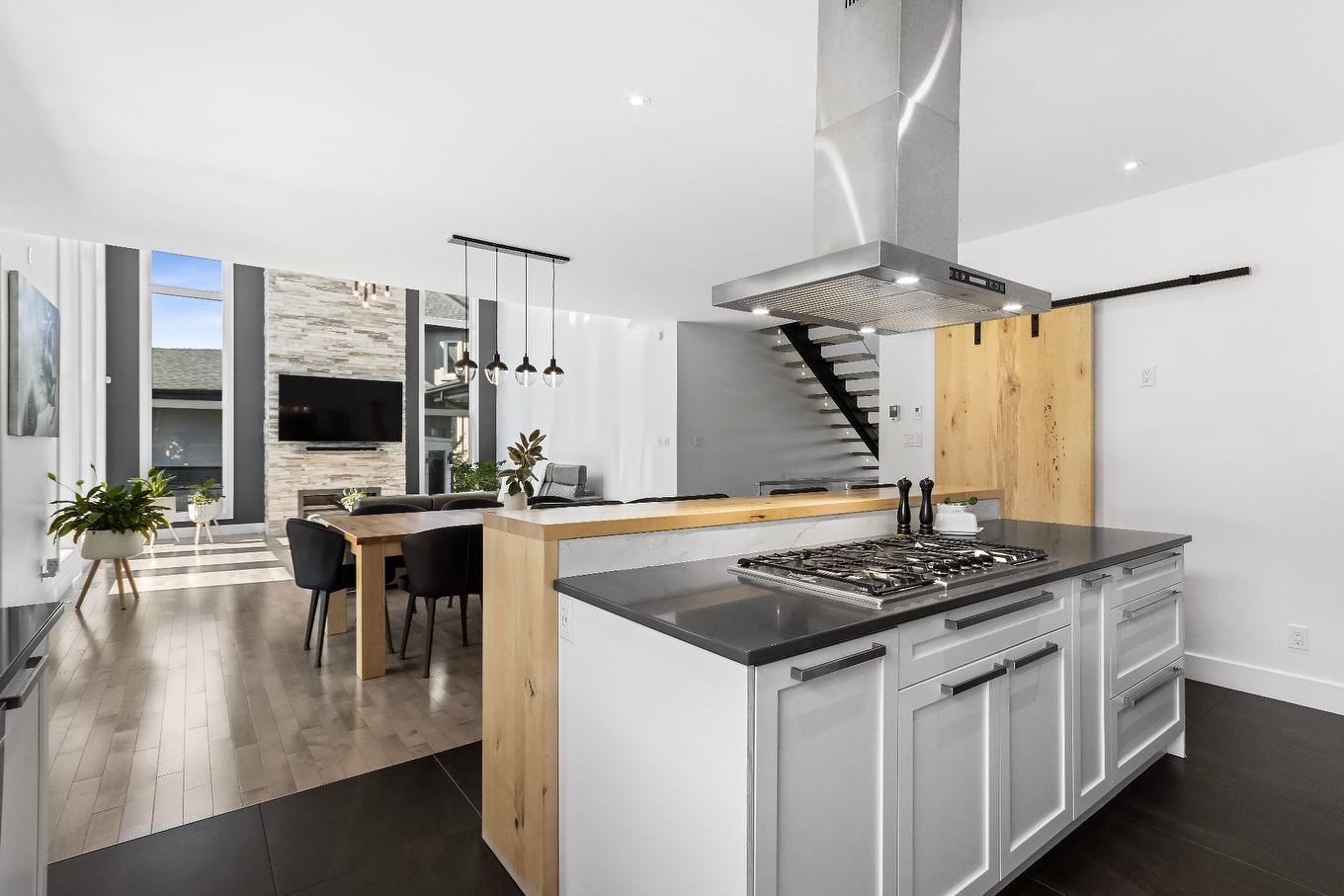 Cuisine - 43 Rue Molière, Saint-Jean-Sur-Richelieu, QC - Indoor Photo Showing Kitchen With Upgraded Kitchen