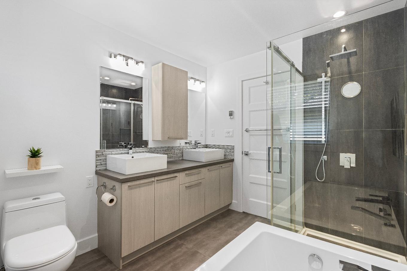 Salle de bains - 43 Rue Molière, Saint-Jean-Sur-Richelieu, QC - Indoor Photo Showing Bathroom