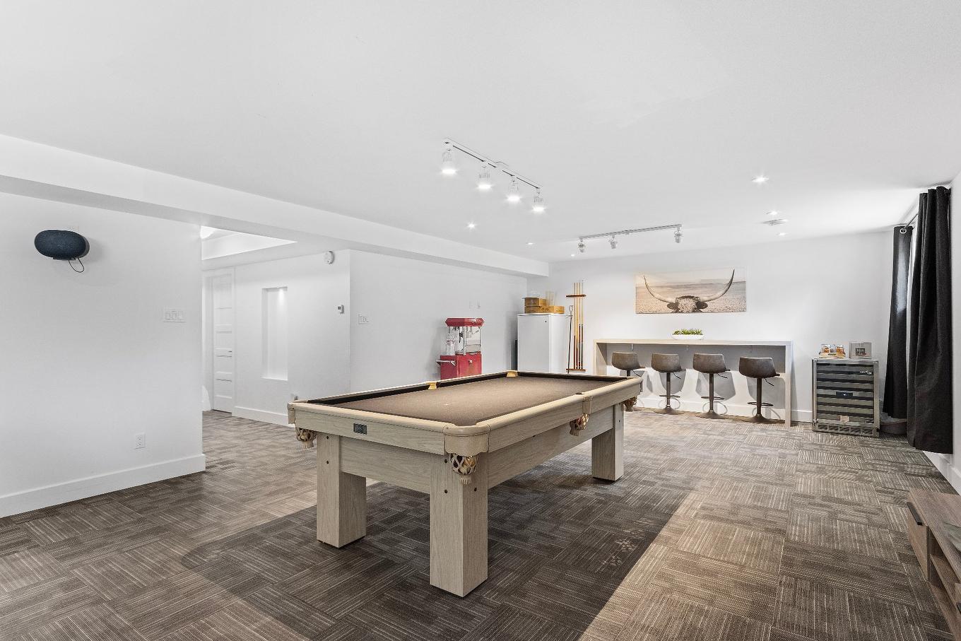 Salle de jeux - 43 Rue Molière, Saint-Jean-Sur-Richelieu, QC - Indoor Photo Showing Other Room