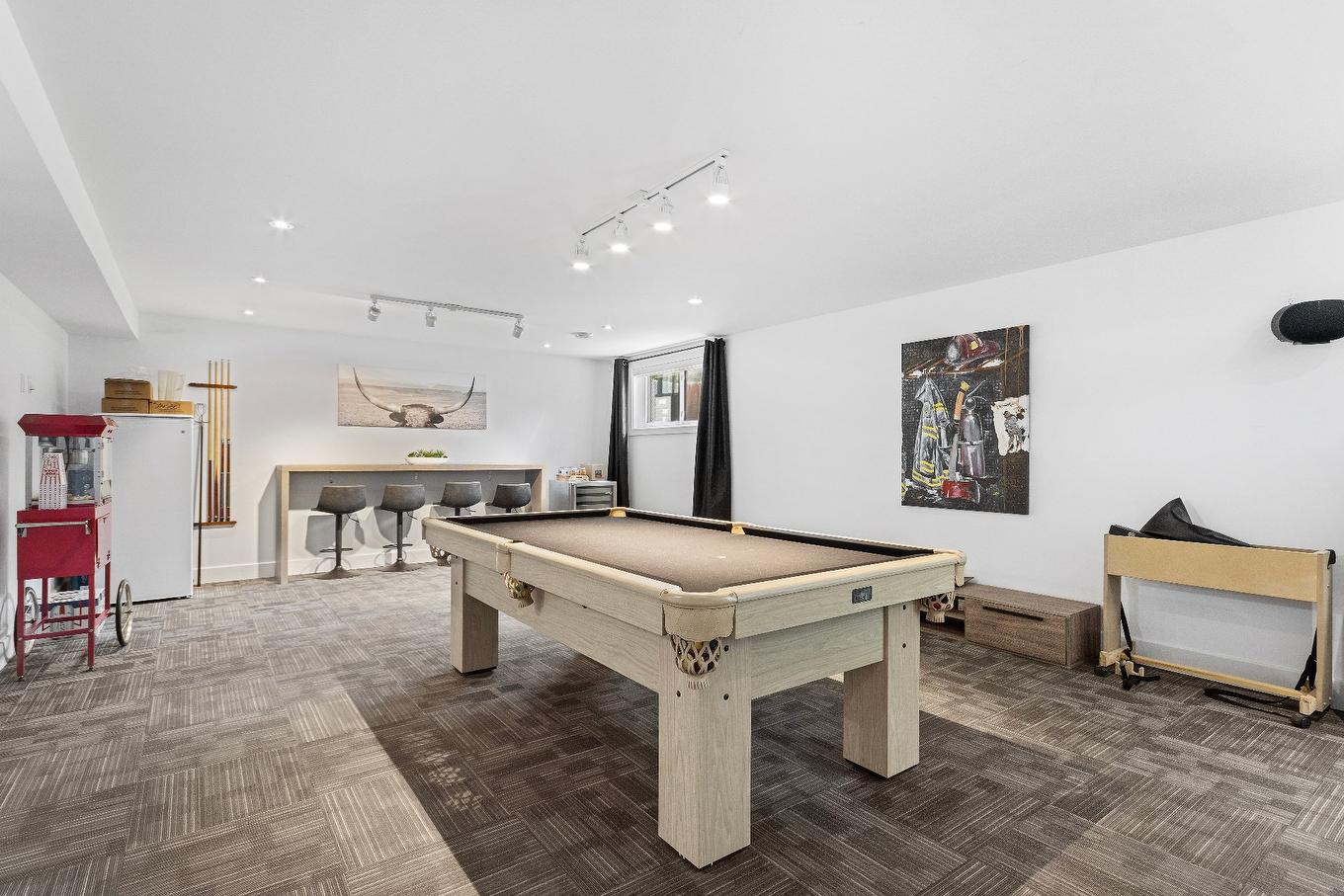 Salle de jeux - 43 Rue Molière, Saint-Jean-Sur-Richelieu, QC - Indoor Photo Showing Other Room