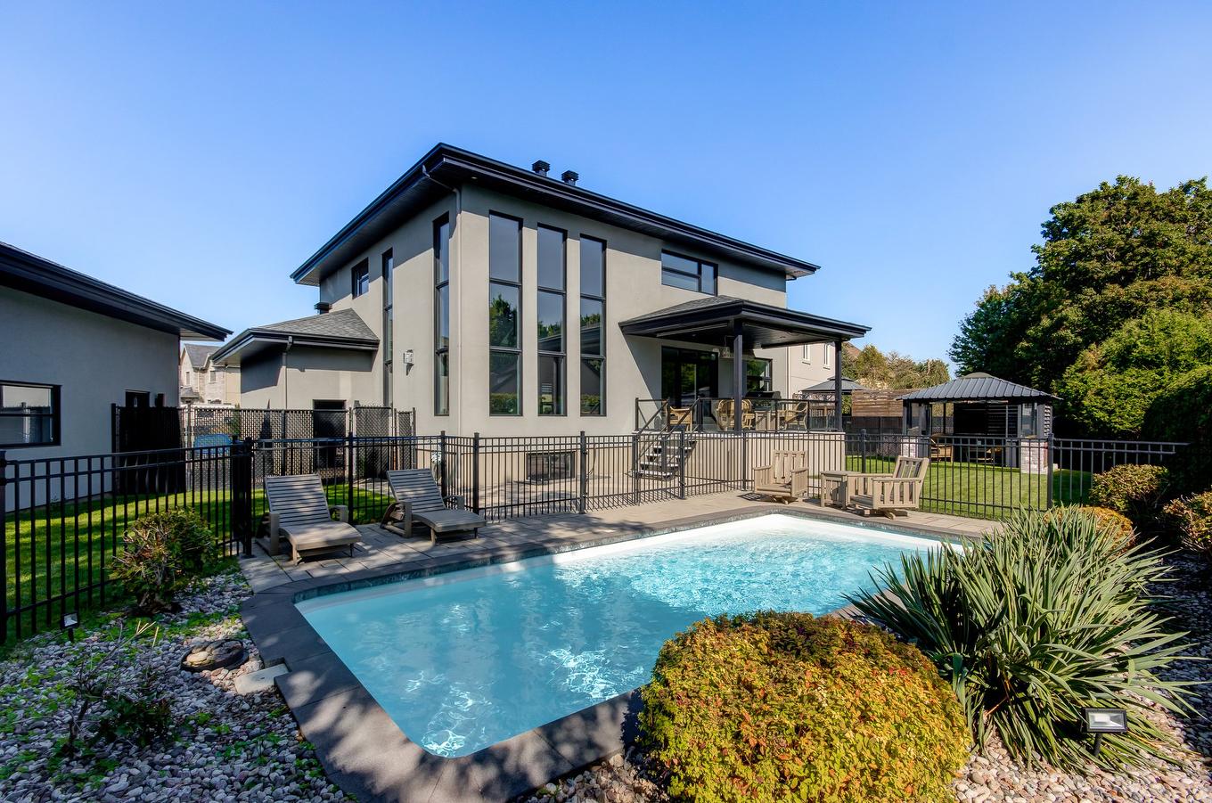 Piscine - 43 Rue Molière, Saint-Jean-Sur-Richelieu, QC - Outdoor With In Ground Pool