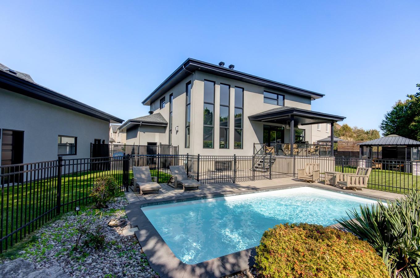 Piscine - 43 Rue Molière, Saint-Jean-Sur-Richelieu, QC - Outdoor With In Ground Pool