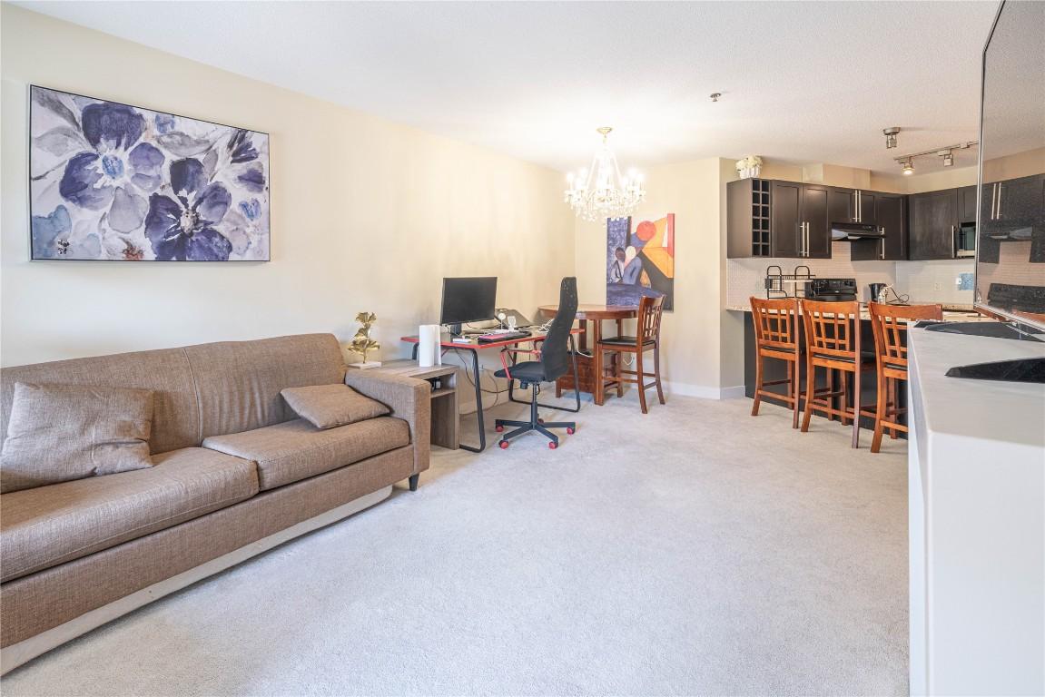 218-1089 Sunset Drive, Kelowna, BC - Indoor