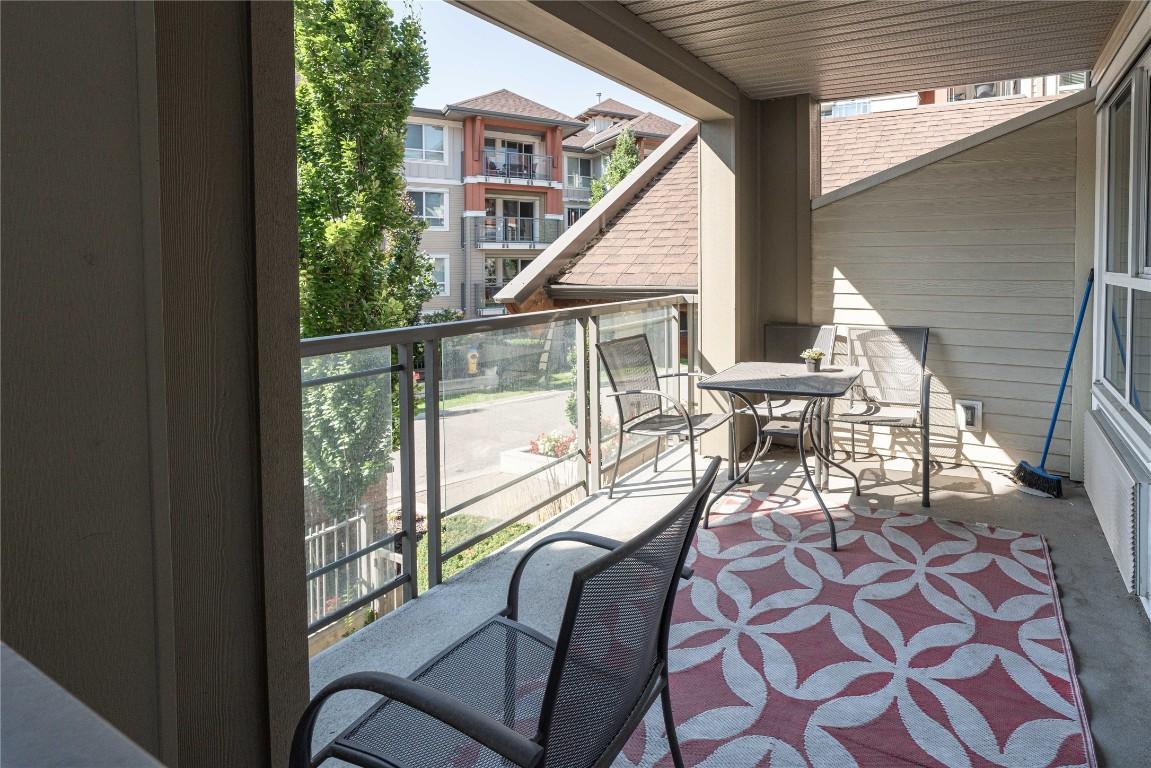 218-1089 Sunset Drive, Kelowna, BC - Outdoor With Exterior