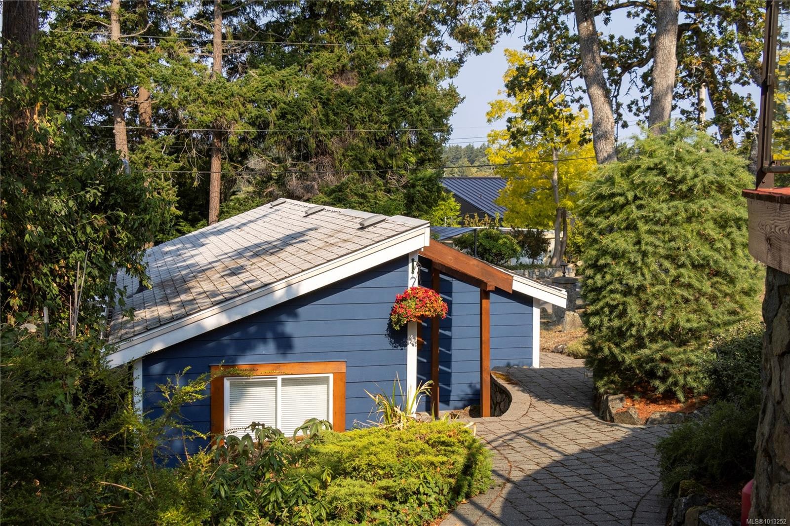 2710 Sea View Rd, Saanich, BC