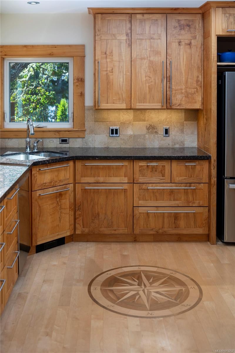 2710 Sea View Rd, Saanich, BC