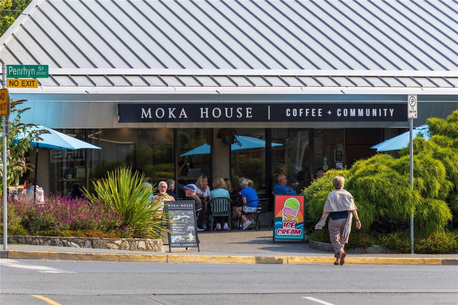 2710 Sea View Rd, Saanich, BC