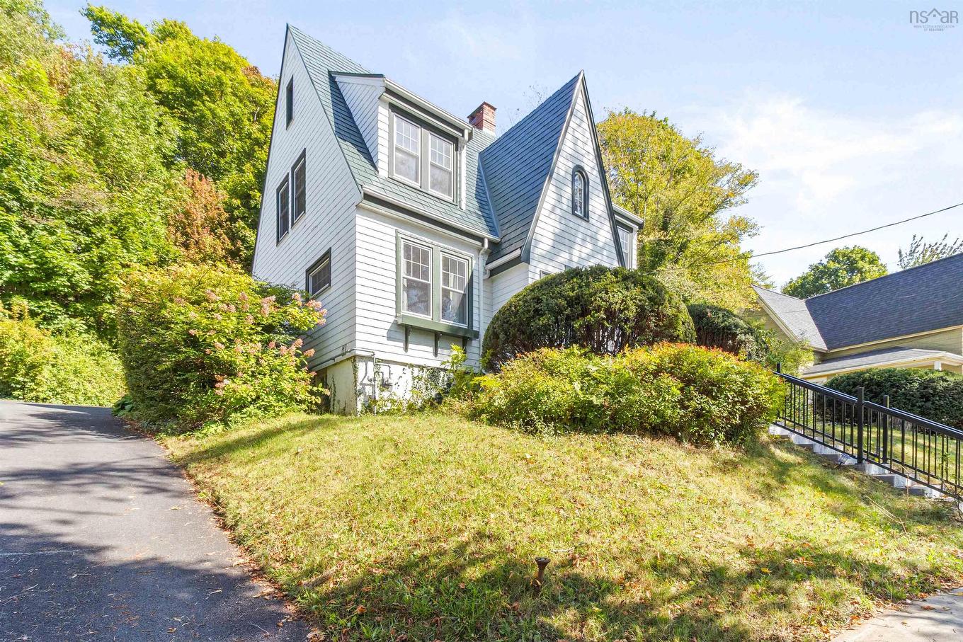 137 Pleasant Street, Dartmouth, NS