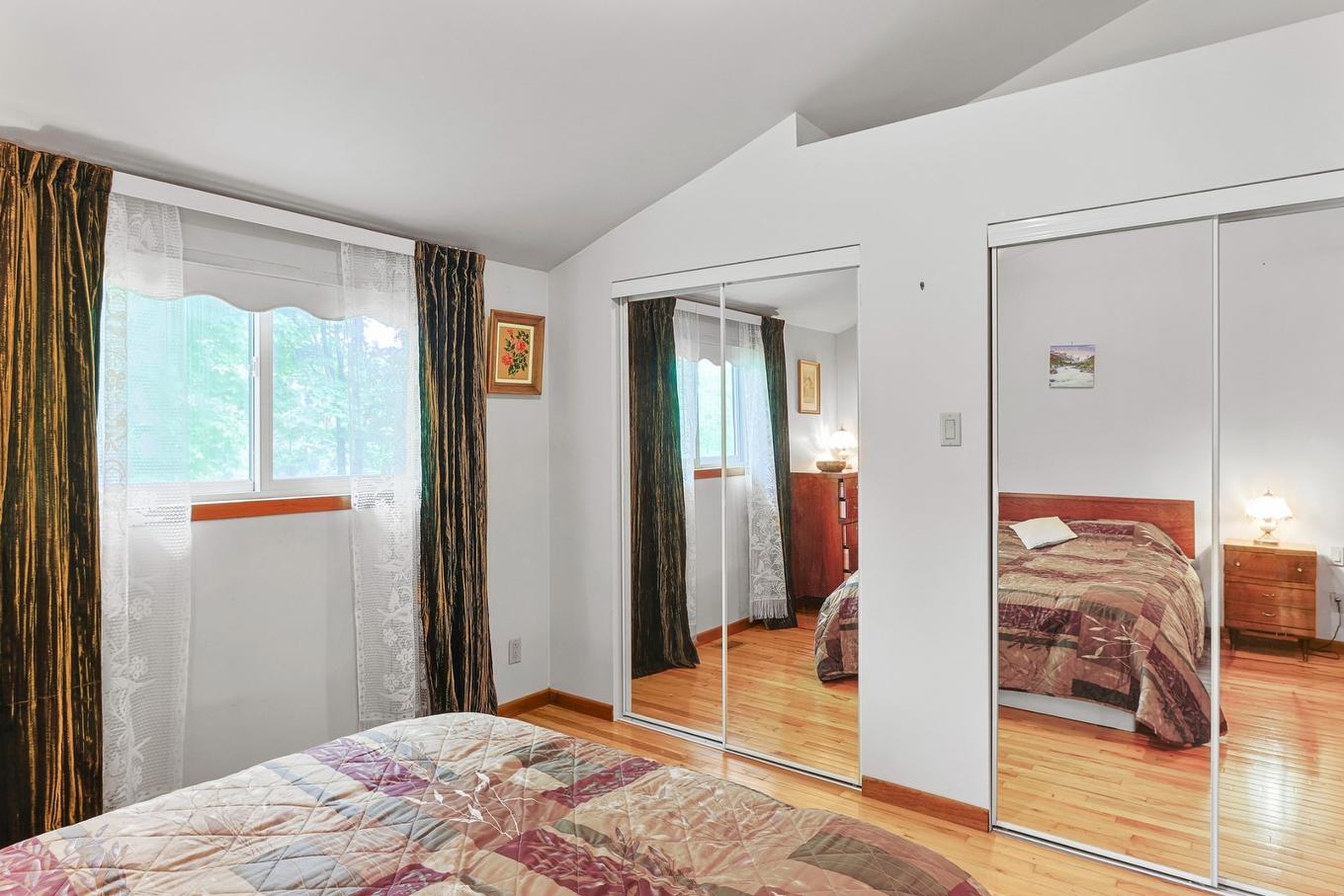 Chambre à coucher principale - 700 Rue Larivière, Salaberry-De-Valleyfield, QC - Indoor Photo Showing Bedroom