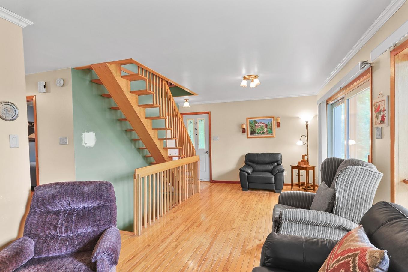 Salon - 700 Rue Larivière, Salaberry-De-Valleyfield, QC - Indoor