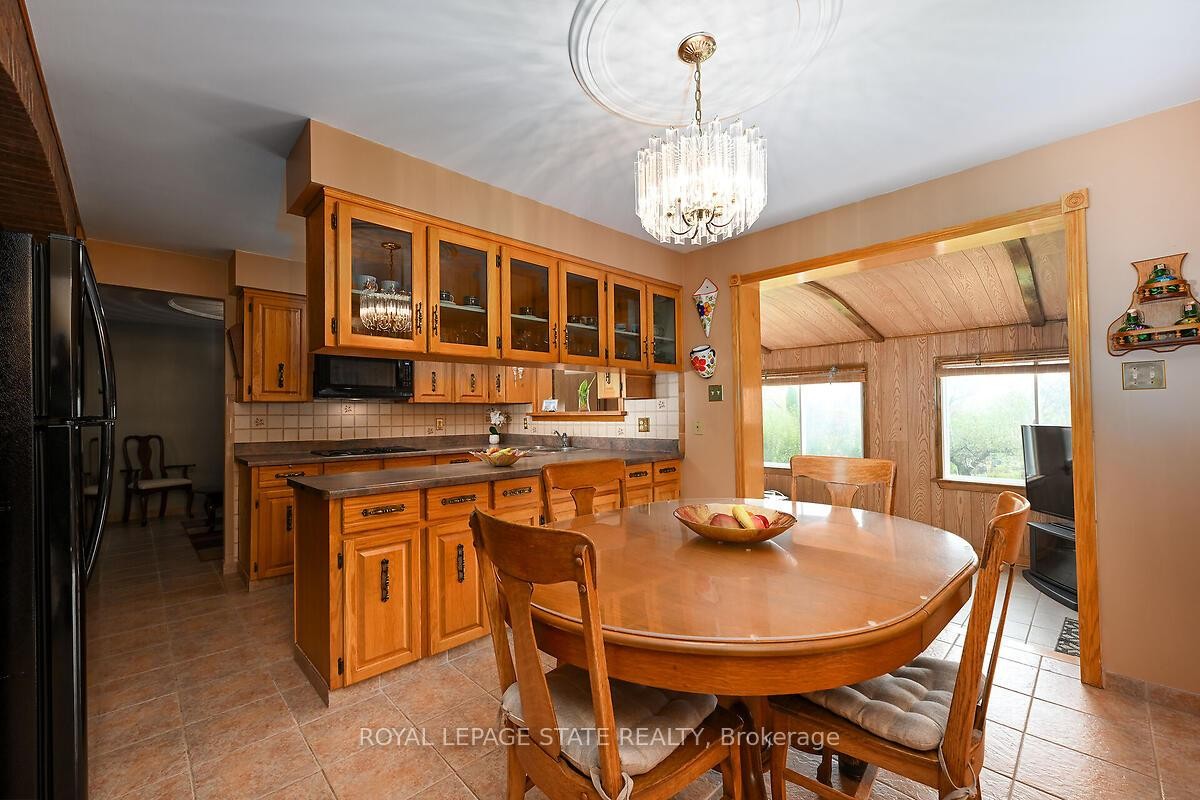 53 Glover Road, Hamilton, ON - Indoor Photo Showing Dining Room