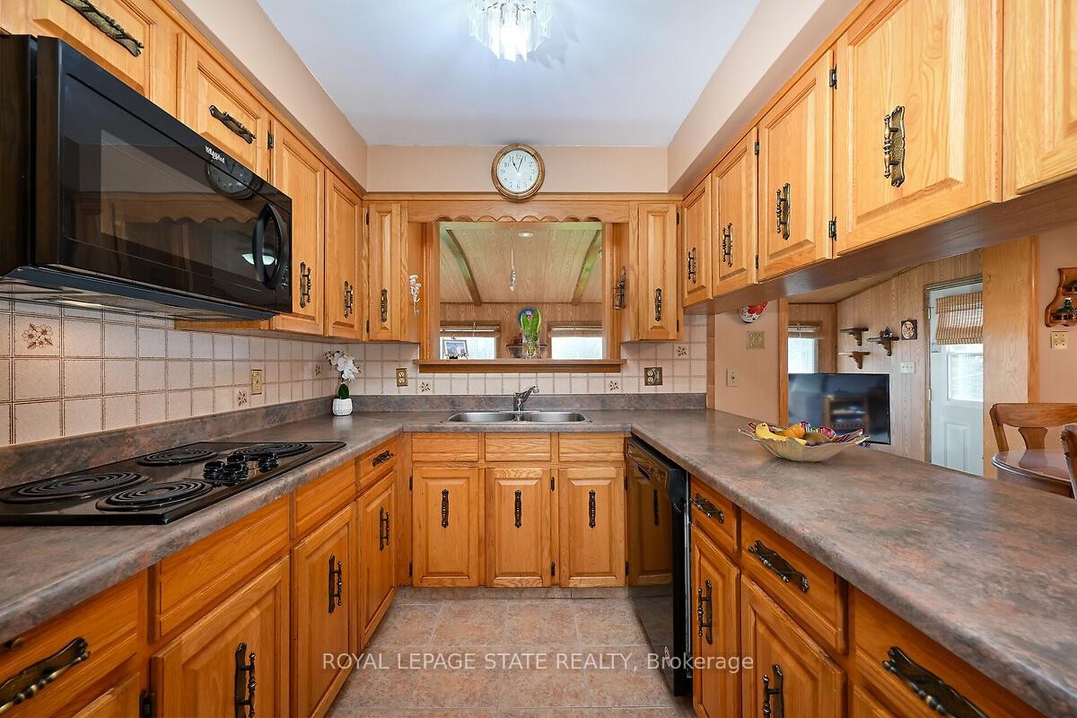 53 Glover Road, Hamilton, ON - Indoor Photo Showing Kitchen With Double Sink