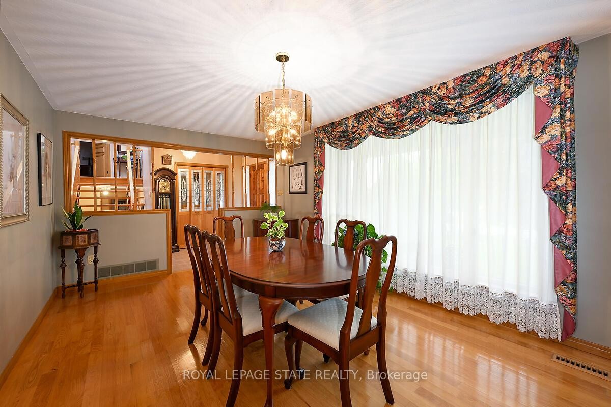 53 Glover Road, Hamilton, ON - Indoor Photo Showing Dining Room