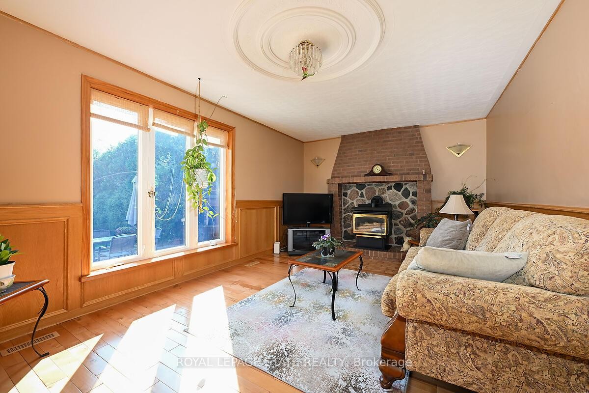 53 Glover Road, Hamilton, ON - Indoor Photo Showing Living Room With Fireplace