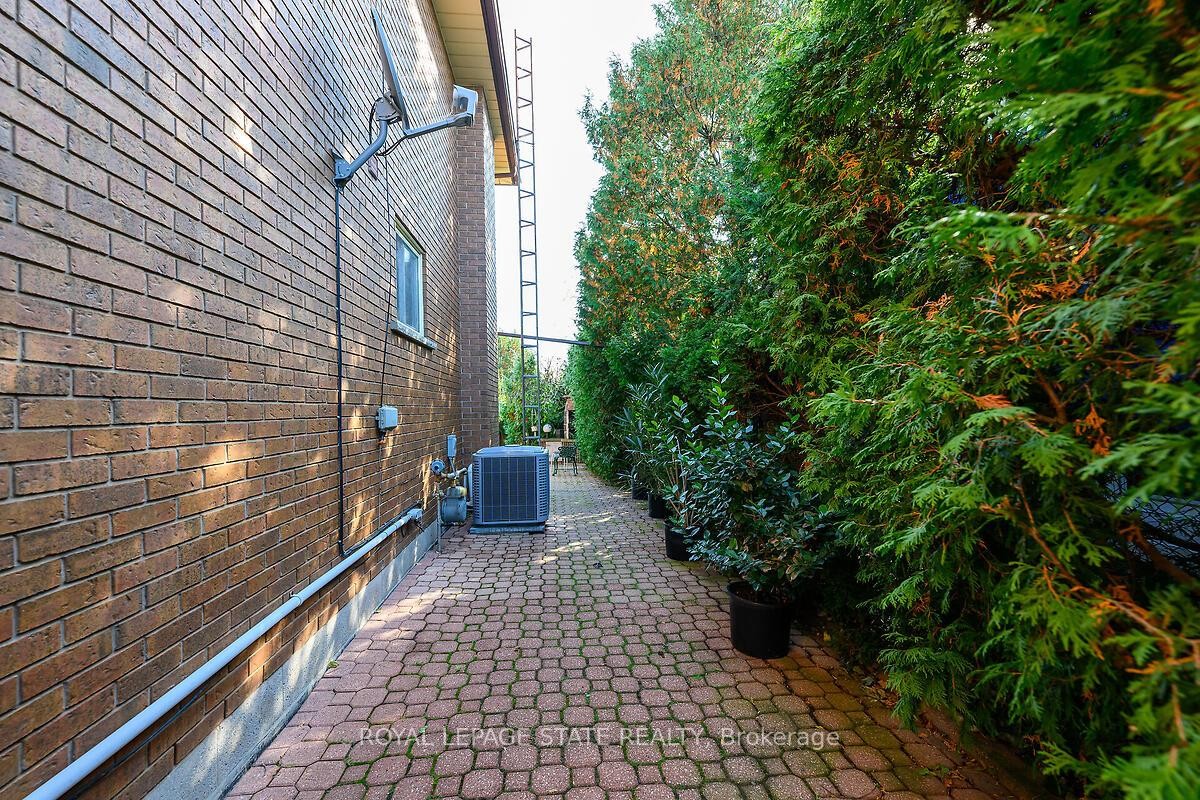 53 Glover Road, Hamilton, ON - Outdoor