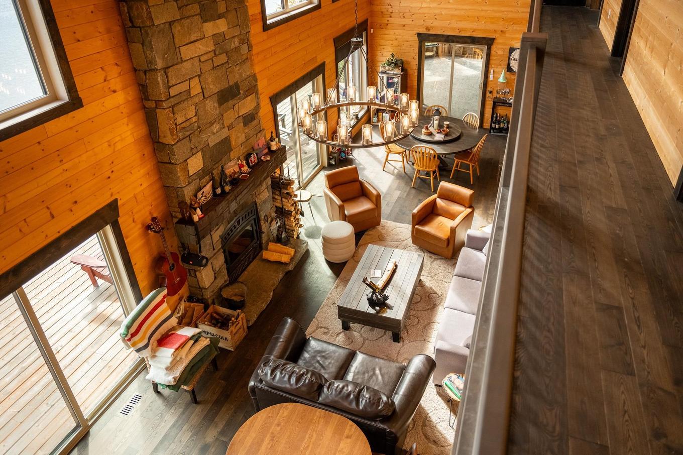 63 S Poplar Bay, District Of Kenora, ON - Indoor With Fireplace