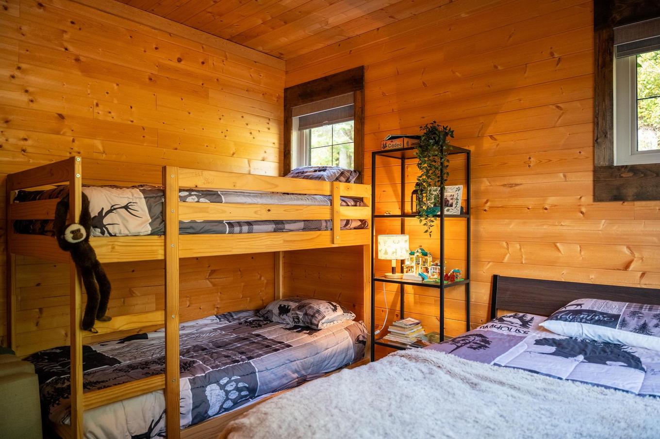 63 S Poplar Bay, District Of Kenora, ON - Indoor Photo Showing Bedroom