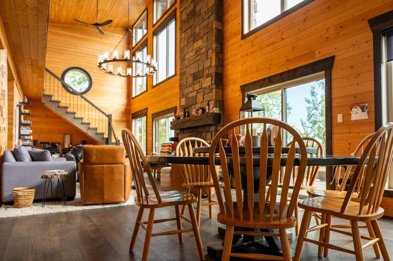 63 S Poplar Bay, District Of Kenora, ON - Indoor Photo Showing Dining Room